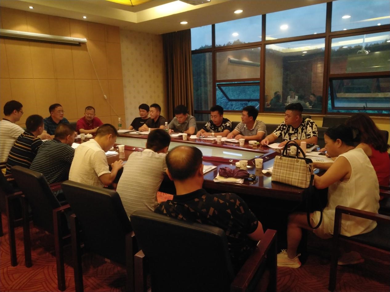 廣西團隊的小組會議，何譽軍先生親自坐鎮